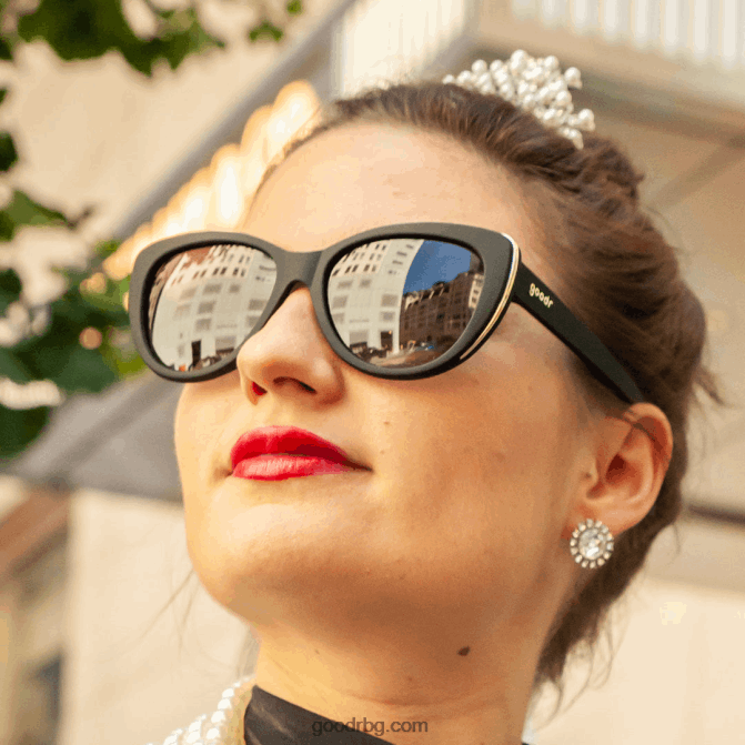 JTJ264116 закуска отиди до Тифани Goodr